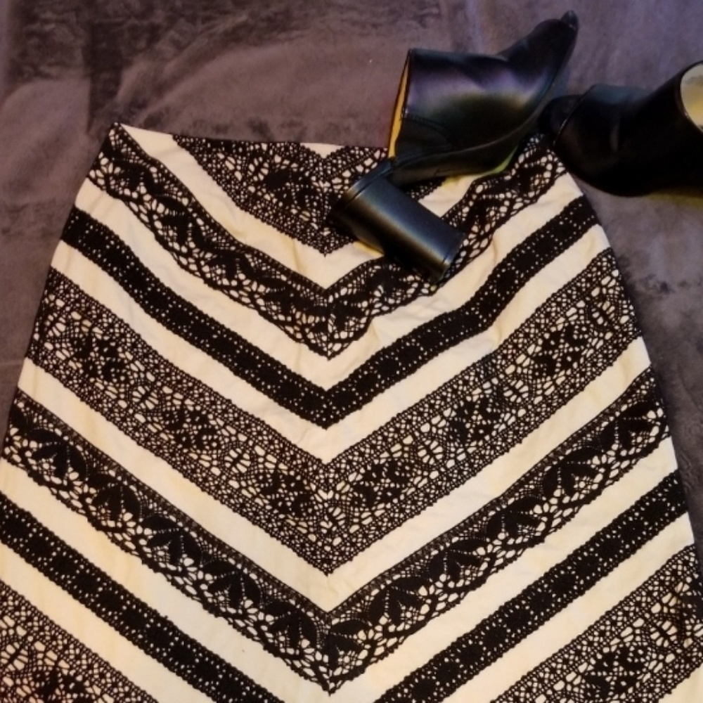 Trimmed Skirt US 4